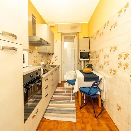 Apartament Trilocale Con Parcheggio Privato Mediolan